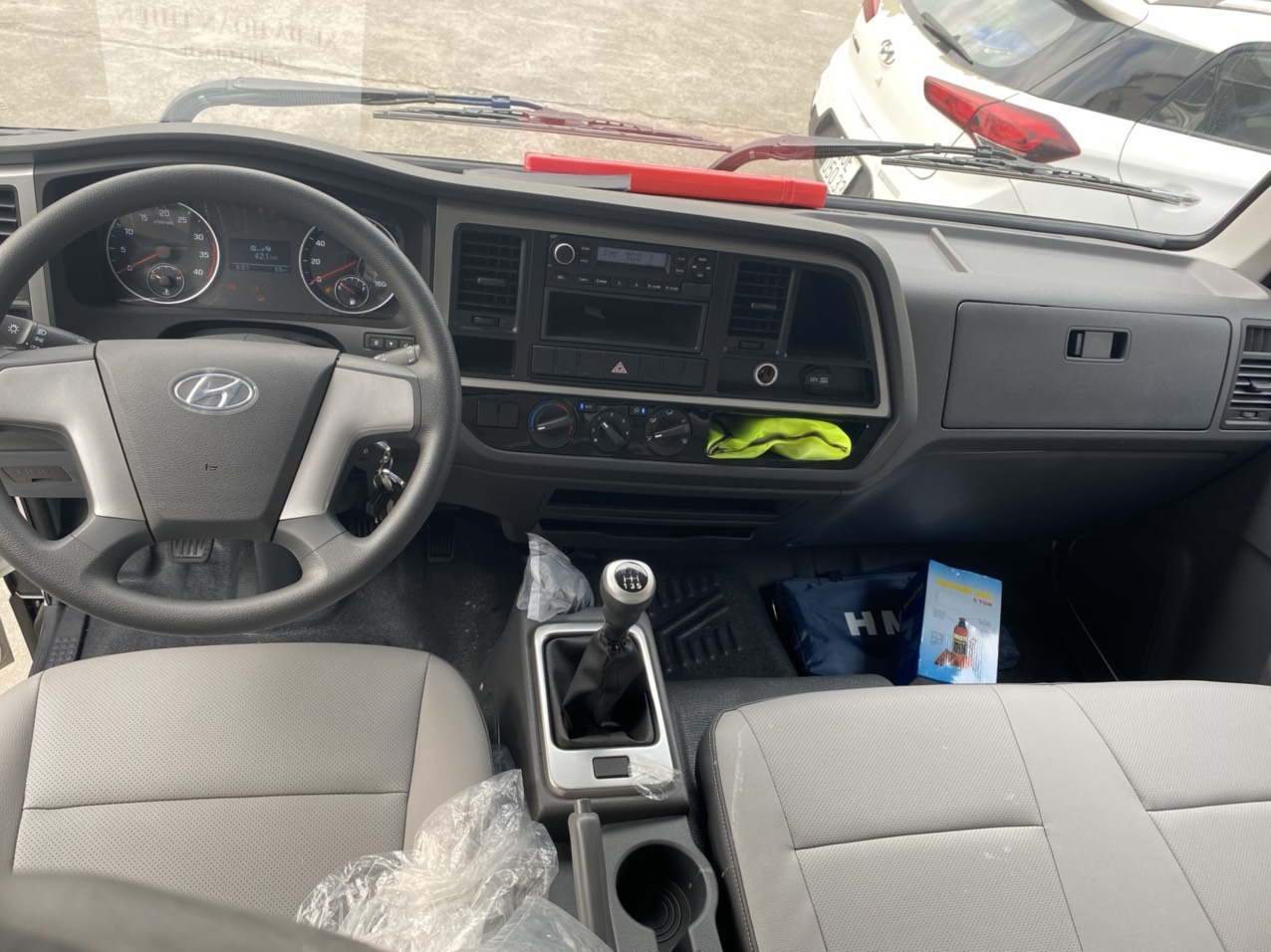 nội thất xe tải Hyundai EX8 GTS2